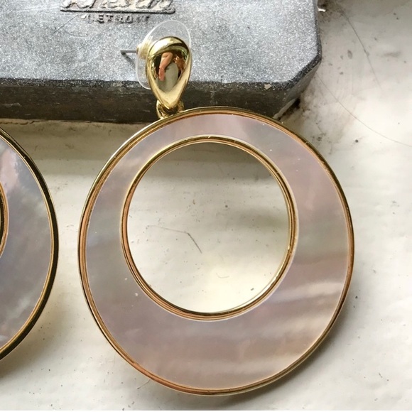 ROBERTO BY RFM MOTHER OF PEARL DROP EARRINGS FOR PIERCED EARS - Picture 4 of 5